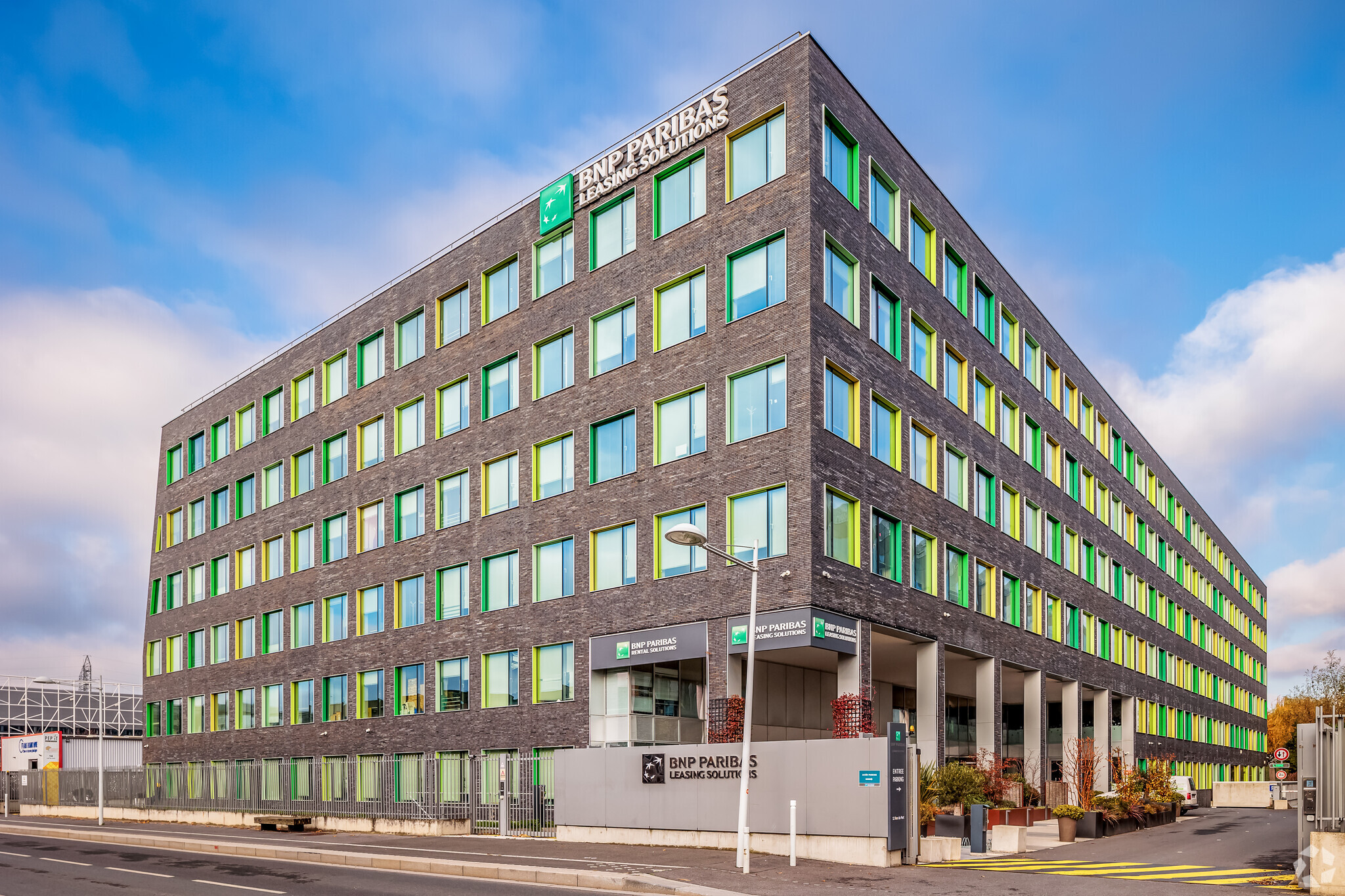 Flex in Nanterre for lease Primary Photo- Image 1 of 4