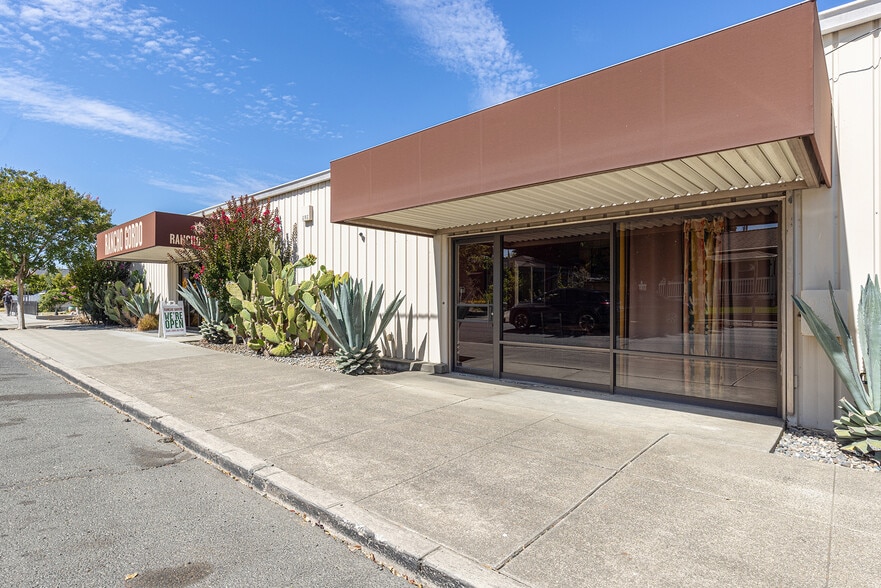 1900-1924 Yajome St, Napa, CA for lease - Building Photo - Image 2 of 11