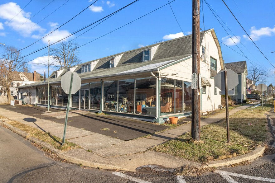 1061 Greeley Ave, Warminster, PA for sale - Building Photo - Image 3 of 21