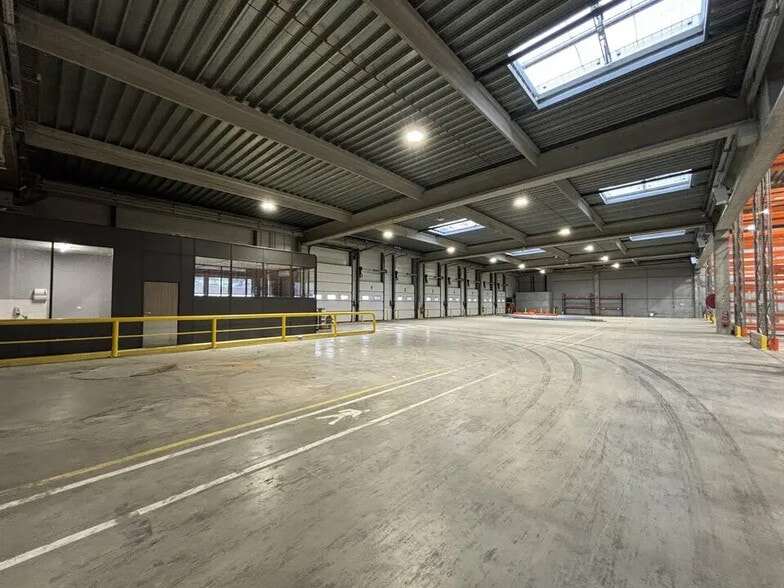 Industrial in Corbas for lease - Interior Photo - Image 3 of 15
