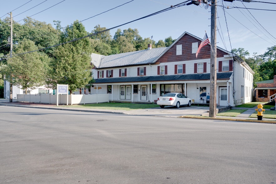236 N Main St, Milroy, PA for sale - Primary Photo - Image 1 of 39