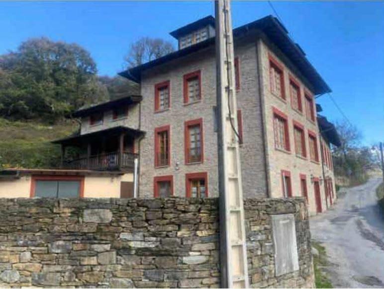 Retail in Vega de Valcarce, León for sale - Building Photo - Image 1 of 2