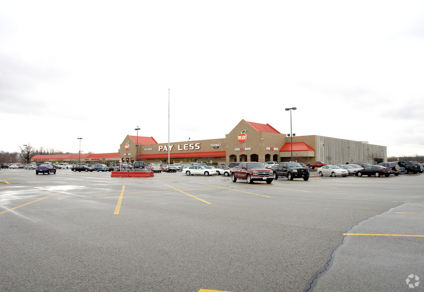 1801-1849 N Scatterfield Rd, Anderson, IN for lease - Primary Photo - Image 1 of 4