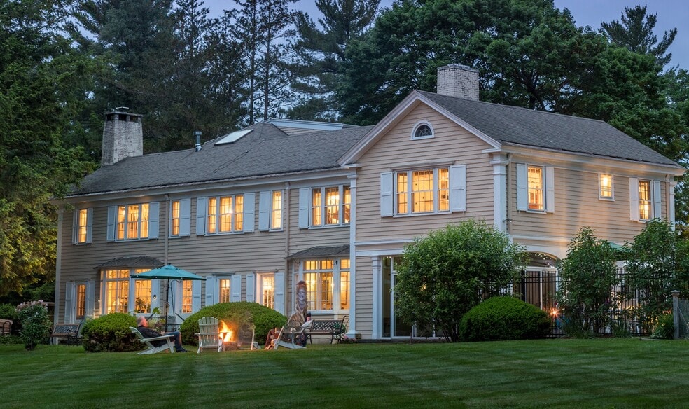 85 Stockbridge Rd, Lee, MA for sale - Building Photo - Image 1 of 10