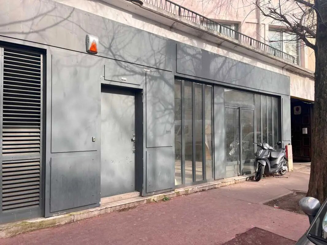 Retail in Aubervilliers for sale Building Photo- Image 1 of 9