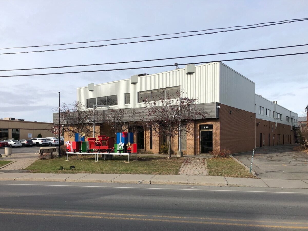 869 Boul SaintJeanBaptiste, Mercier, QC J6R 2K8