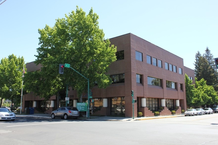 1315 Alhambra Blvd, Sacramento, CA for lease - Primary Photo - Image 1 of 10