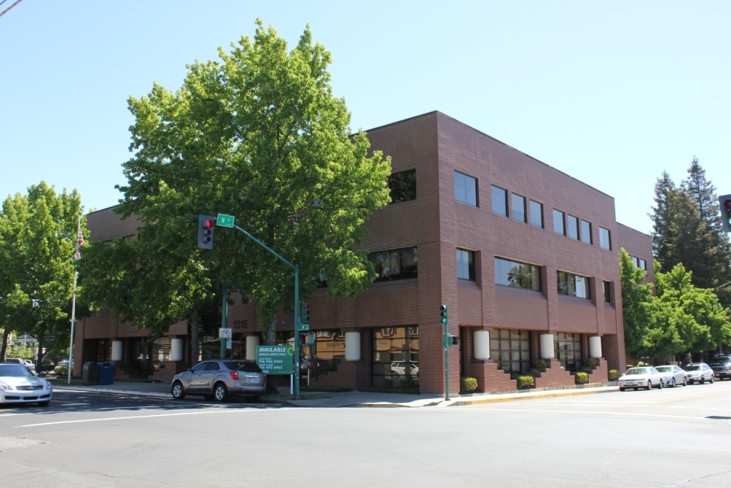1315 Alhambra Blvd, Sacramento, CA for lease Building Photo- Image 1 of 8