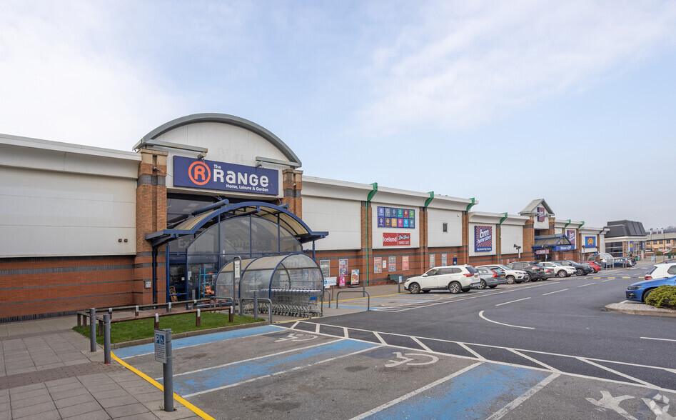 Meadowhall Retail Park, Sheffield for sale - Primary Photo - Image 1 of 1