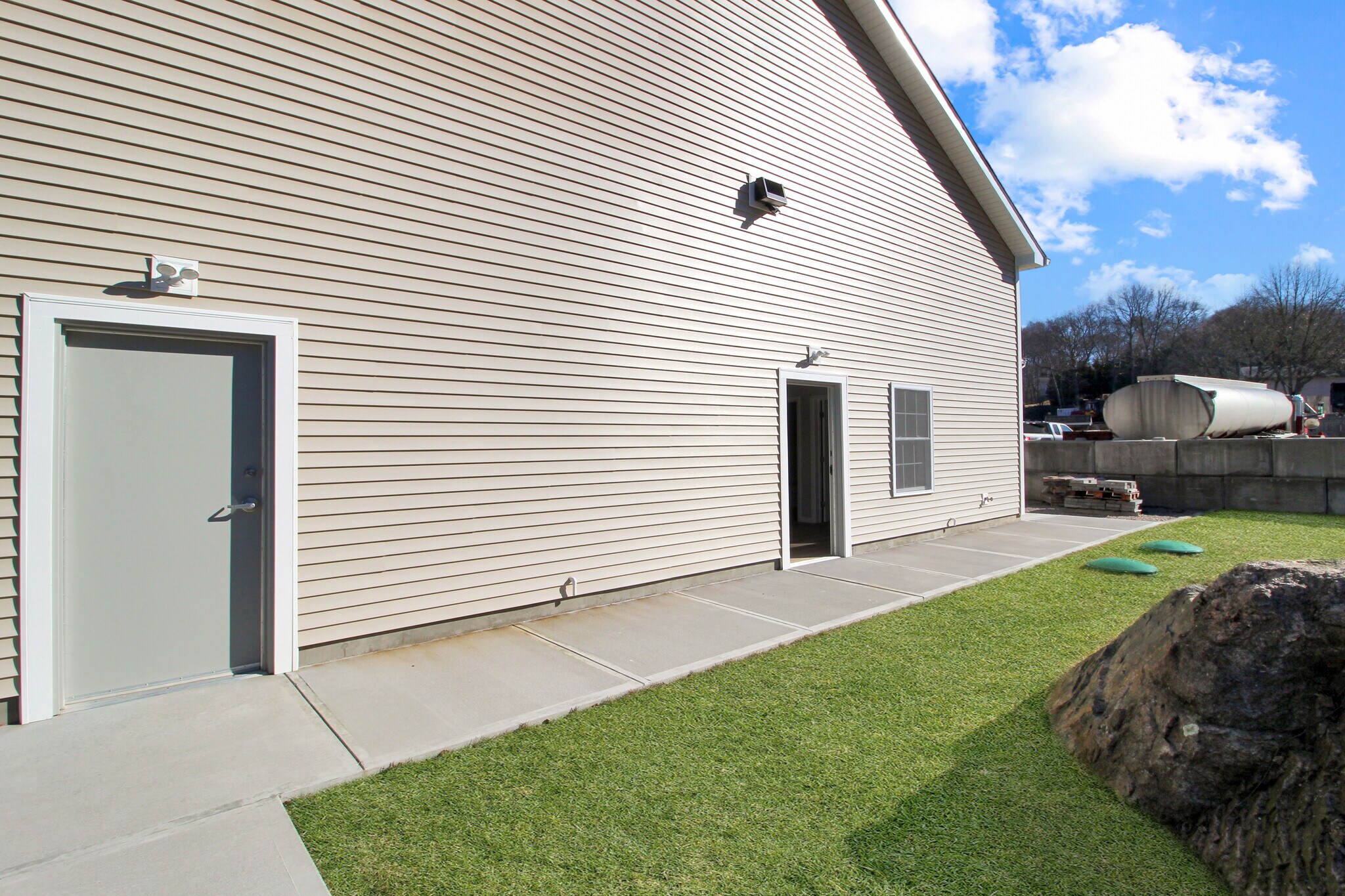 555 Klondike Rd, Charlestown, RI for sale Primary Photo- Image 1 of 1