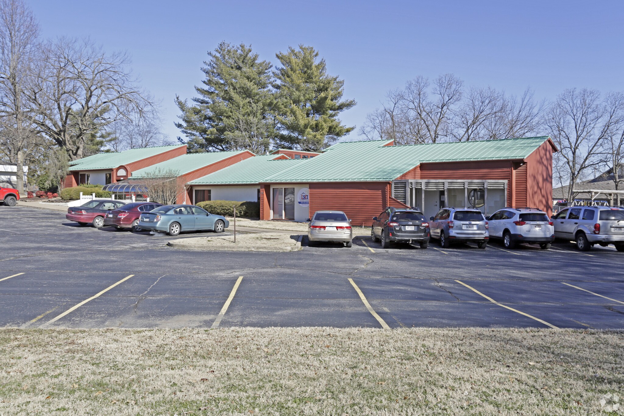 1102-1108 Poplar Pl, Rogers, AR for lease Building Photo- Image 1 of 33