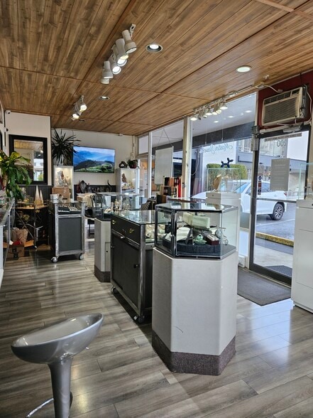 200-206 Central Way, Kirkland, WA for lease - Building Photo - Image 2 of 4