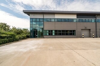 Kendal Av, London for lease Building Photo- Image 1 of 5