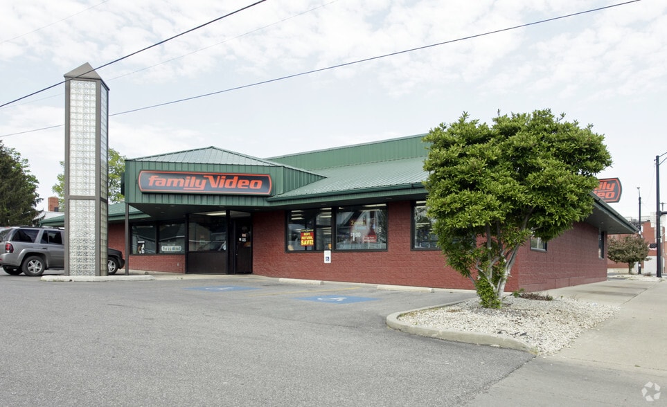 319 W 2nd St, Defiance, OH for lease - Primary Photo - Image 1 of 2