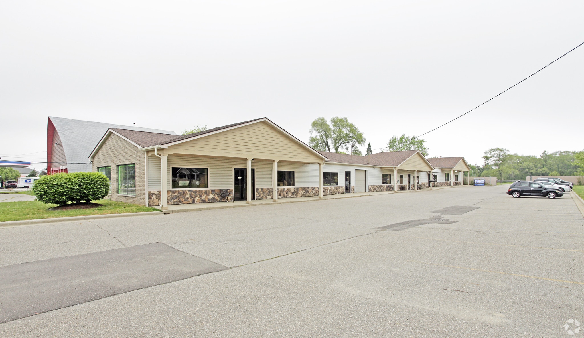 1039-1057 E Auburn Rd, Rochester Hills, MI for lease Primary Photo- Image 1 of 4