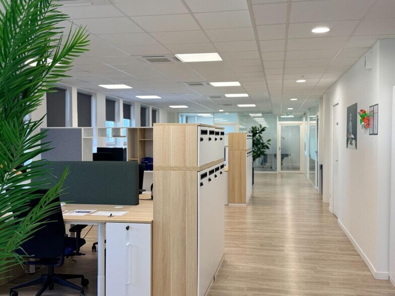 Flex in Les Ulis for lease - Building Photo - Image 3 of 17