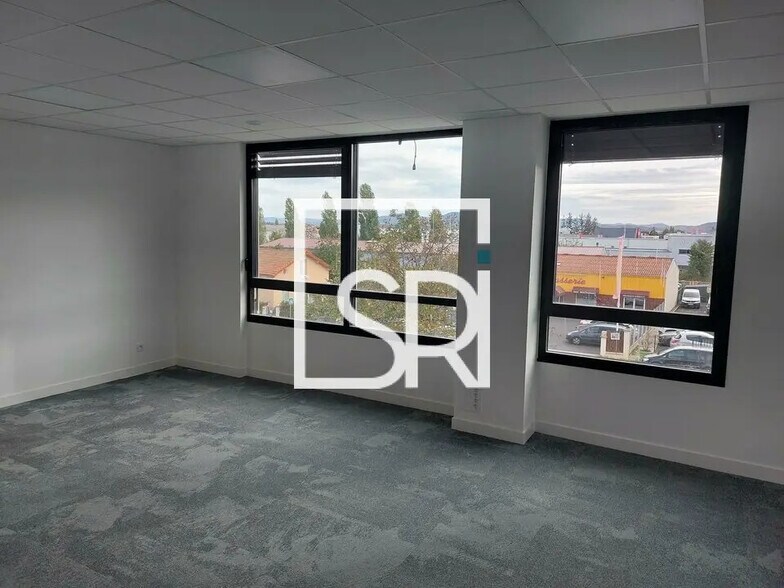 Office in Aubière for lease - Interior Photo - Image 3 of 10