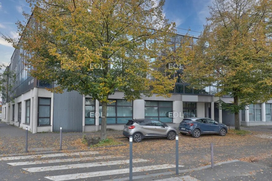 Office in Bonneuil-sur-Marne for lease - Building Photo - Image 1 of 6