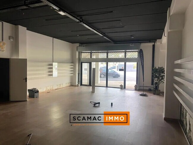 Location Commerce 102 m²