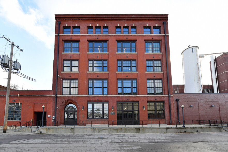 1009 W 8th St, Kansas City, MO for lease - Building Photo - Image 1 of 7