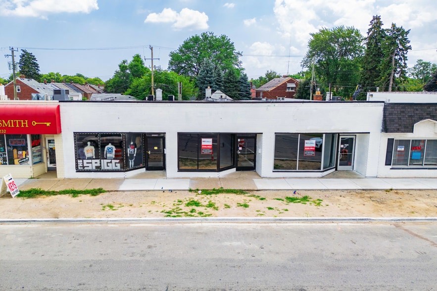 22220-22228 Gratiot Ave, Eastpointe, MI for sale - Building Photo - Image 1 of 15