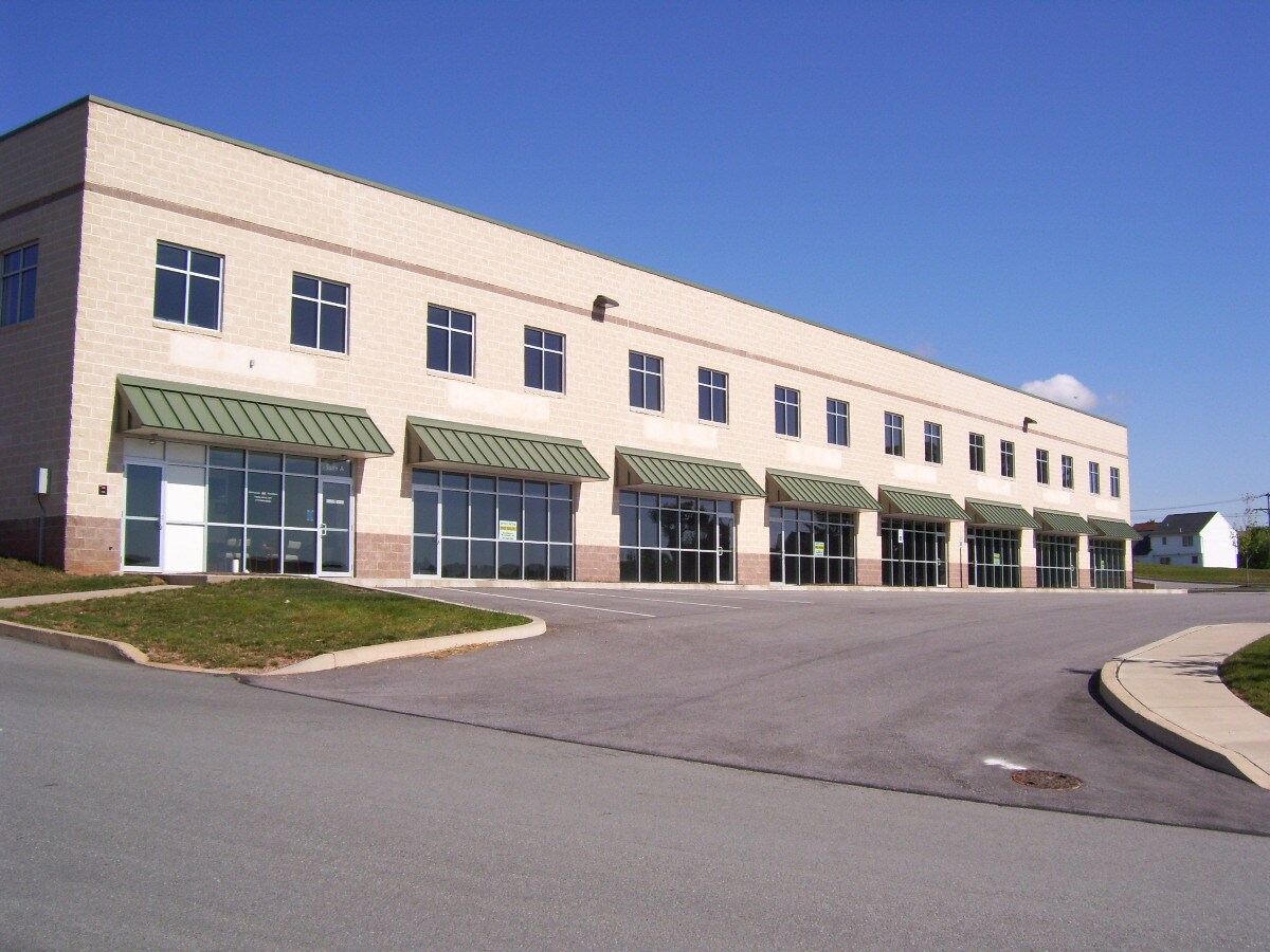 555 Ryan Run Rd, York, PA for lease Building Photo- Image 1 of 5