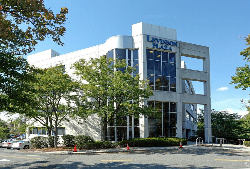 2 Lincoln Hwy, Edison, NJ 08820