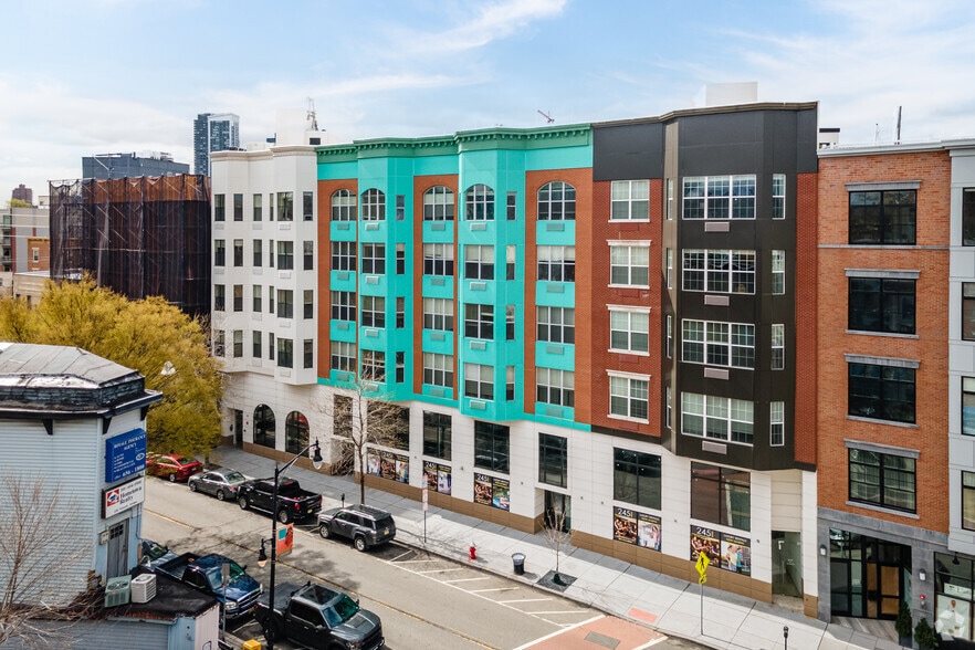 245 Newark Ave, Jersey City, NJ for lease - Primary Photo - Image 1 of 6