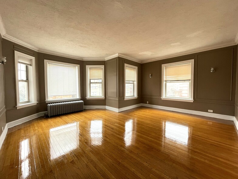 8044-8054 S Ingleside Ave, Chicago, IL for sale - Interior Photo - Image 2 of 5