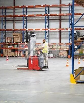 Industrial in Saint-Thibault-des-Vignes for sale - Interior Photo - Image 2 of 3