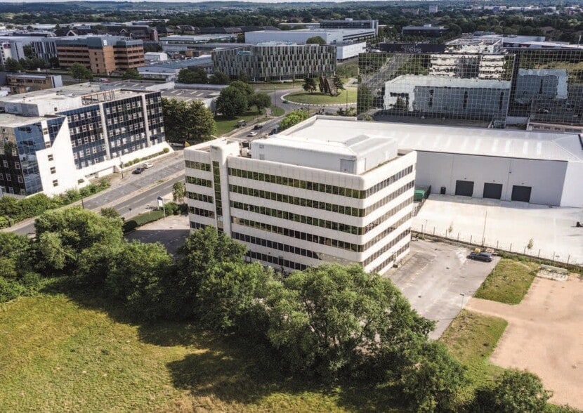 London Rd, Crawley for sale - Building Photo - Image 3 of 4