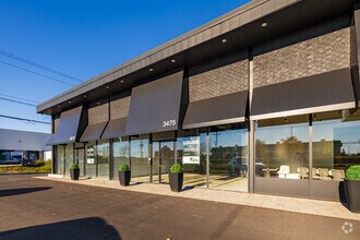 3405-3479 Boul de la Côte-Vertu, Montréal, QC for lease Building Photo- Image 2 of 6