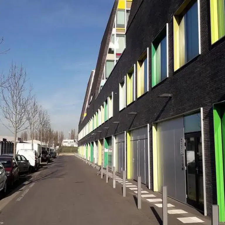 Flex in Nanterre for lease Building Photo- Image 1 of 6