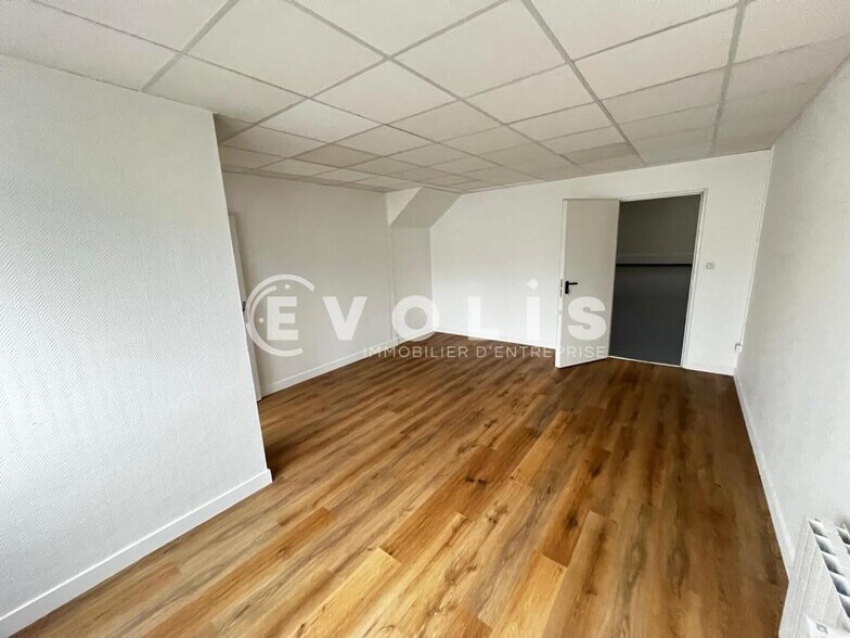 Flex in Bondoufle for lease - Building Photo - Image 3 of 13