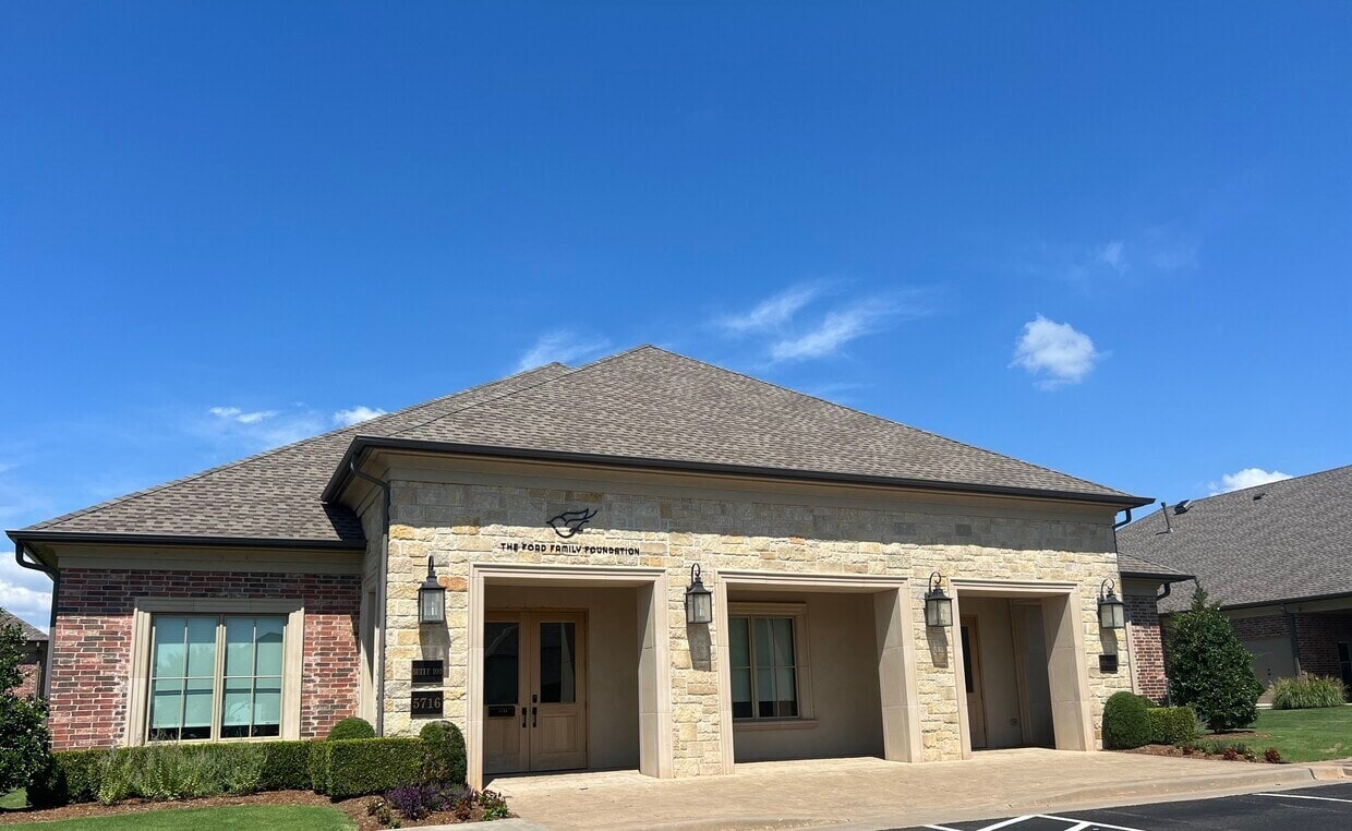 5716 NW 135th St, Oklahoma City, OK for lease Interior Photo- Image 1 of 17