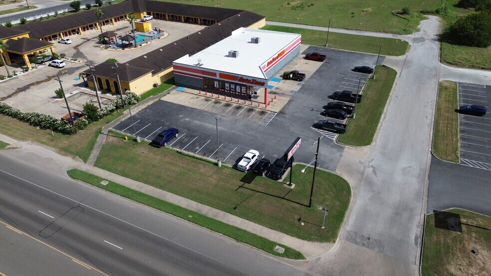 902 W Ocean Blvd, Los Fresnos, TX 78566 AutoZone