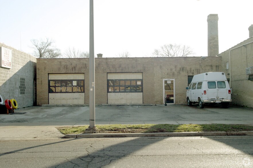 959 Lee Street Redevelopment portfolio of 3 properties for sale on LoopNet.com - Primary Photo - Image 2 of 3