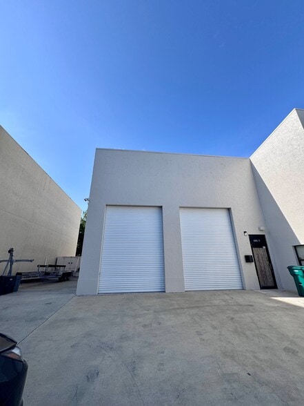 1989 Trade Center Way, Naples, FL for lease - Building Photo - Image 3 of 8