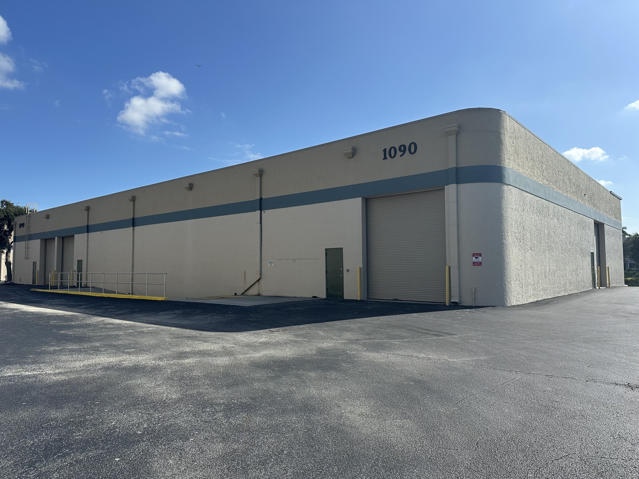 1090 Holland Dr, Boca Raton, FL for lease Building Photo- Image 1 of 3