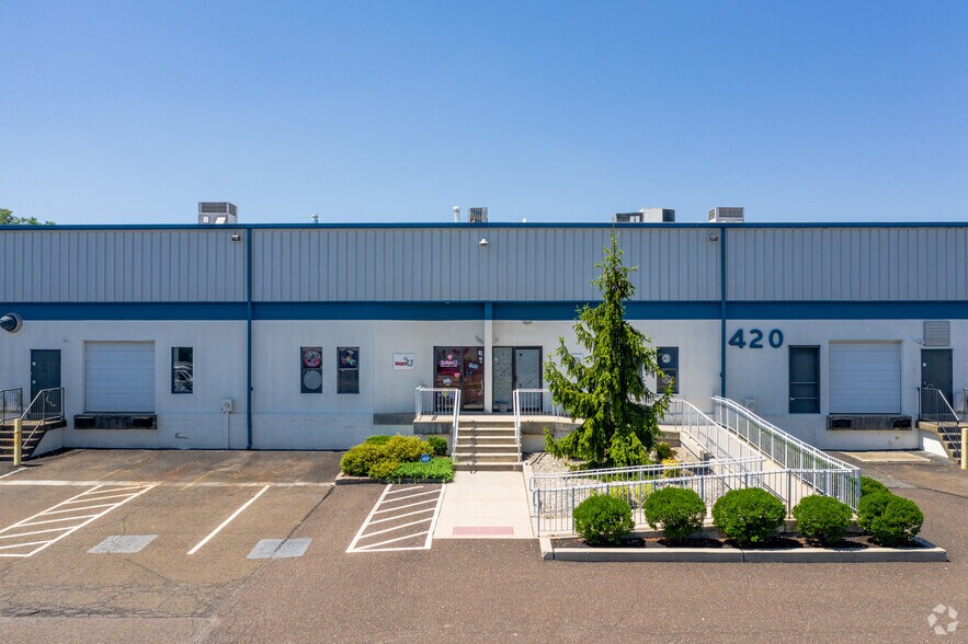 420 Babylon Rd, Horsham, PA 19044