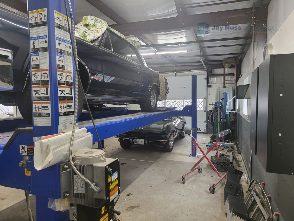 26 N Central St, East Bridgewater, MA 02333 Batti's Auto Body Repair