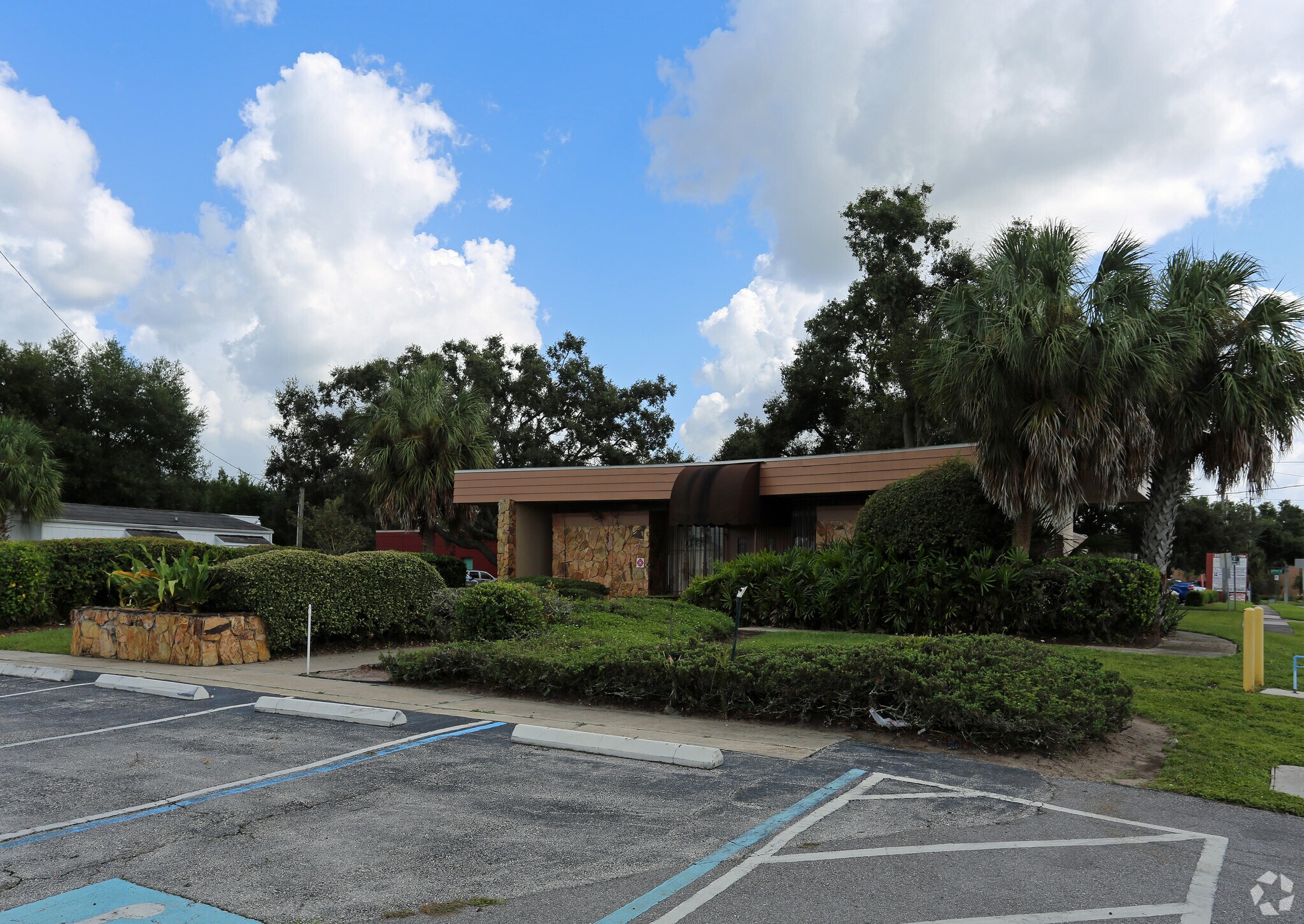 165 W Robertson St, Brandon, FL for sale Primary Photo- Image 1 of 1