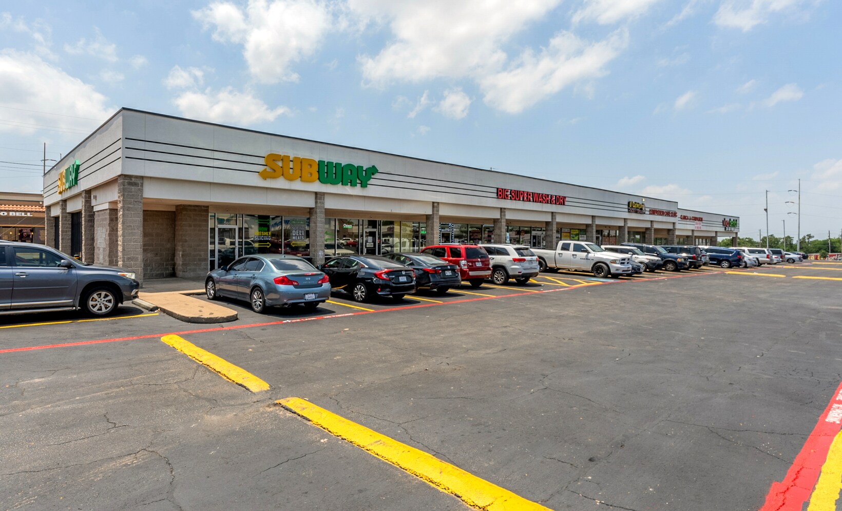 1050 N Westmoreland Rd, Dallas, TX for lease Building Photo- Image 1 of 13