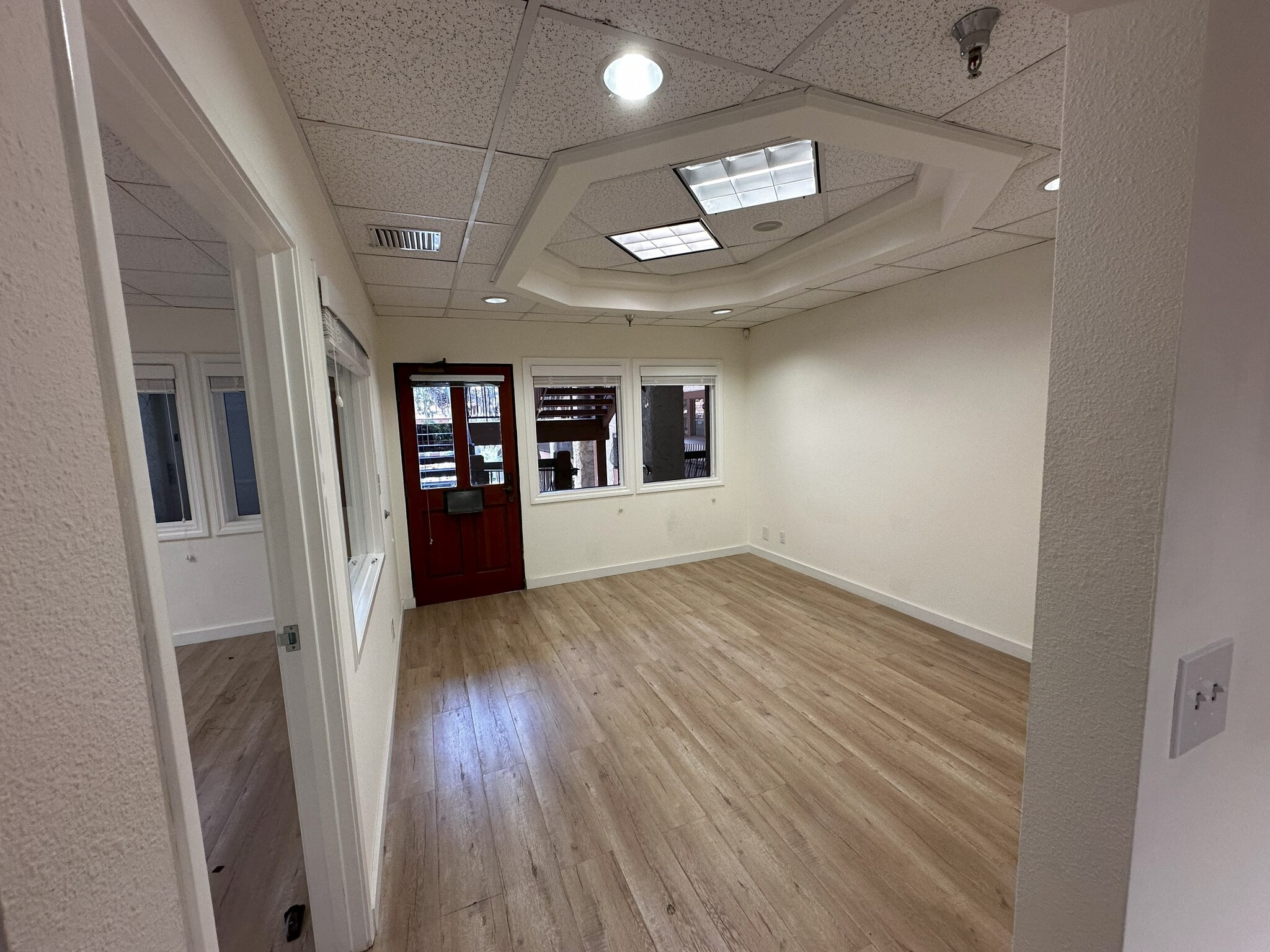 3625 E Thousand Oaks Blvd, Westlake Village, CA for lease Interior Photo- Image 1 of 10