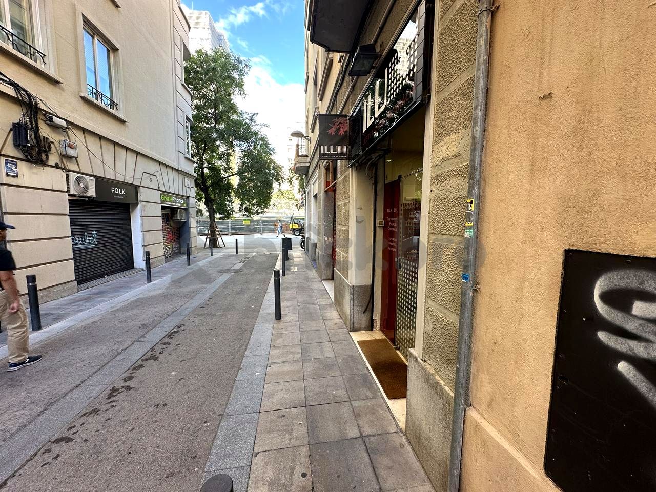 Retail in Barcelona, Barcelona for lease Building Photo- Image 1 of 4