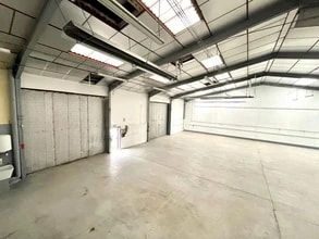 Rue Des Fontenelles, Ecquevilly for lease Interior Photo- Image 1 of 2