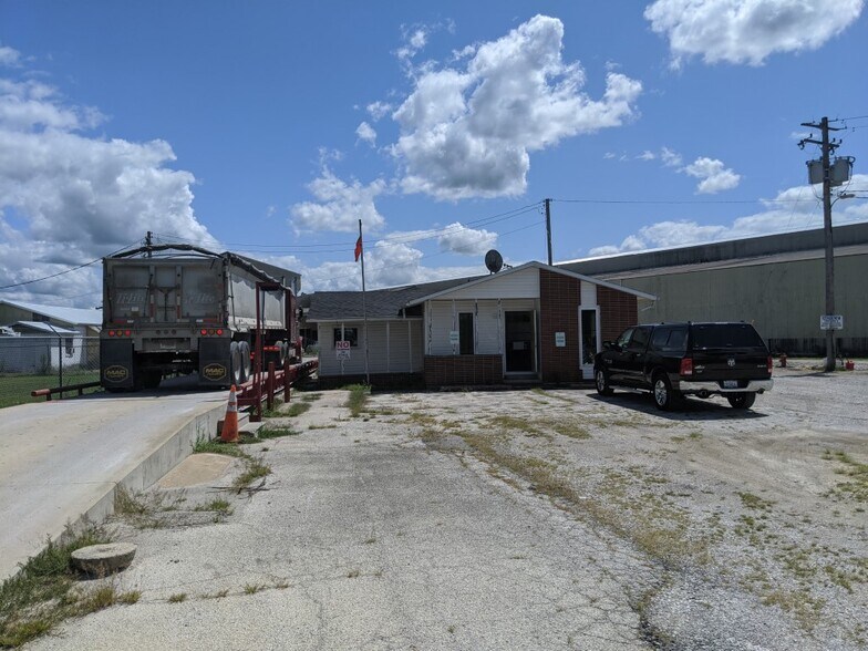 610 W Ross Ln, Danville, IL for sale - Primary Photo - Image 1 of 1