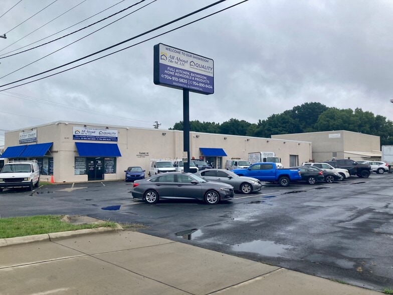 6153-6161 E Independence Assemblage Sale portfolio of 4 properties for sale on LoopNet.com - Building Photo - Image 2 of 6