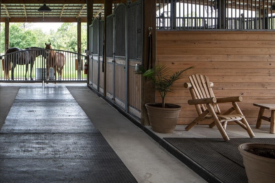 10910 Ruden Rd, North Fort Myers, FL for sale - Primary Photo - Image 1 of 53