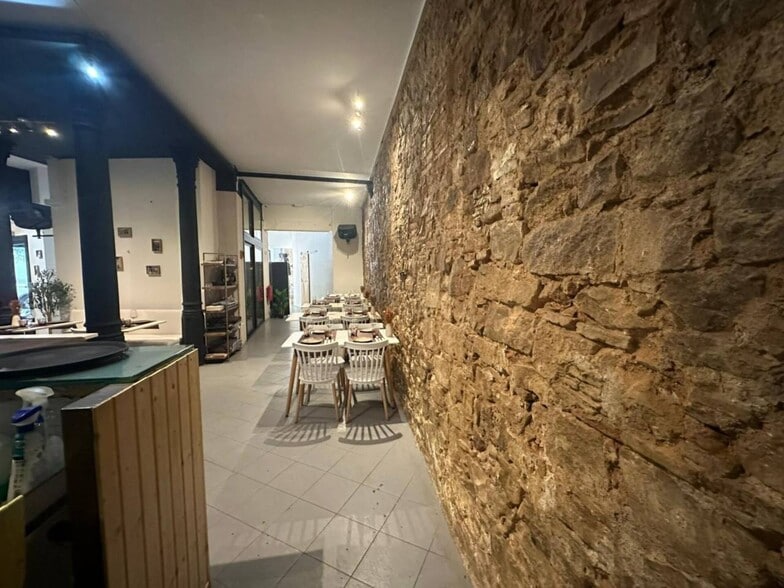 Retail in Barcelona, Barcelona for lease - Interior Photo - Image 1 of 9
